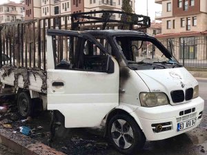 Seyir Halinde Alev Alan Pikap Küle Döndü, 14 Yaşındaki Çocuk Yaralandı