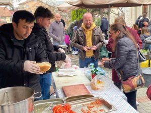 Polis Eşleri Depremzedeler İçin Yardım Etkinliği Düzenledi