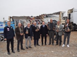 Kozluklu Çiftçilere 22 Bin Adet Fıstık Fidanı Dağıtıldı