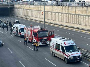 Yola Düşen Çuval Zincirleme Kazaya Sebep Oldu: 1 Yaralı