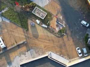 Arnavutköy’de Su Borusu Patladı, Tonlarca Su Dakikalarca Boşa Aktı