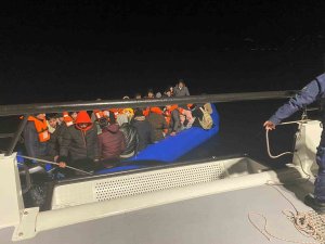 Yunan Unsurlarınca Ölüme Terk Edilen 82 Göçmen Kurtarıldı