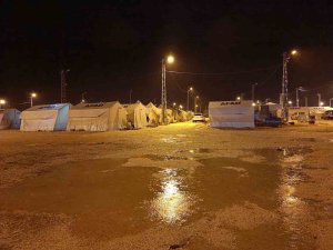 Deprem Bölgesinde Fırtına Ve Sağanak Yağış Etkili Oluyor