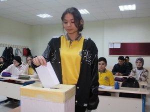 Kendileri Küçük Yürekleri Büyük Öğrenciler Harçlıklarını Depremzedelerle Bölüştü