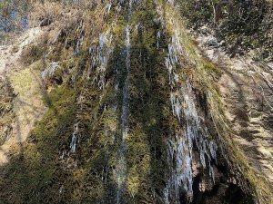 Kar Sularının Erimesiyle Oluşan Şelale Görsel Şölen Sundu