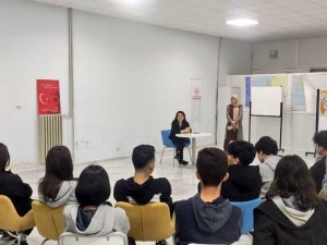 Lise Öğrencilerine ‘Depremzedelere Yaklaşım’ Eğitimi