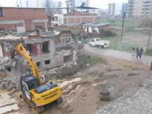 Nazilli’de Metruk Binaların Yıkımı Devam Ediyor