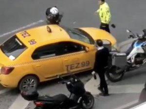 İ̇stanbul’un Göbeğinde Trafik Kavgası Kamerada: Taksinin Aynasını Kırdı