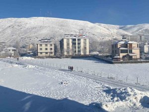 Mart Kapıdan Baktırdı, Baharı Bekleyen Karlıova’ya Kış Geri Geldi