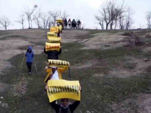 11 İlin İsminin Yazıldığı Pankartlarla Doğa Yürüyüşü