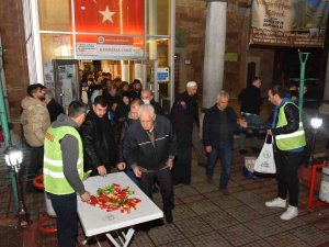 Bozüyük Belediyesi’nden Berat Kandili’nde Şeker İkramı