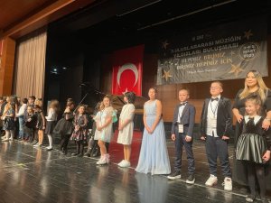 Sanat Akademisi Piyano Kursu Öğrencileri Depremzedeler İçin Sahne Aldı