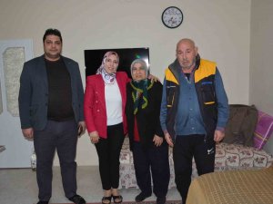 Kadın Otobüs Şoförü, Kalp Spazmı Geçiren Yolcuyu Sağlık Ekiplerine Ulaştırdı