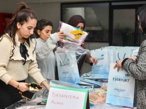 Esenyurtlu Kadınlar 8 Mart İçin Depremzede Kadınlara Anlamlı Hediyeler Hazırladı
