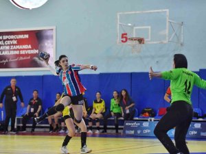 Konyaaltı Kadın Hentbol Takımı Lige Dönüyor