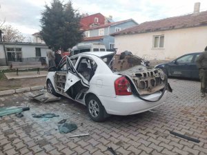 Otomobilinde Sigara İçmek İsterken Ağır Yaralandı