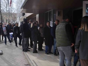 Sgk Önündeki Eyt Kuyrukları Devam Ediyor