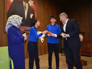 Başkan Akçadurak, Mehmetçik Ortaokulu’nda ’Kariyer Günleri’nin Konuğu Oldu