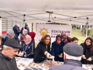 Ak Parti Eskişehir İ̇l Kadın Kolları’ndan Kandil İkramı