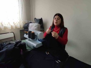 Depremzeler İçin Bartın’lı Annneler Fanila Ve İç Çamaşırı Dikiyor