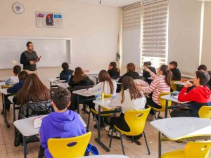 Depremzede Öğrencilere Kucak Açtılar