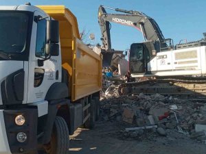 Düzce’den Deprem Bölgelerine Bin 741 Personel Ve 414 Araç Gönderildi