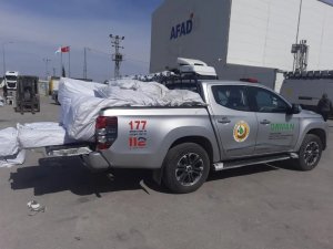 Ekipler Deprem Bölgesinde Köylere Su Ve Odun Ulaştırıyor