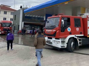 Akaryakıt İstasyonunda Mazot Parladı, Bomba Gibi Ses Duyuldu