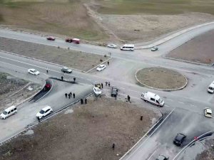 Sivas’ta İki Otomobil Çarpıştı: 1’i Bebek 6 Yaralı