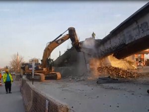 Edirne’de Asırlık Tren Yolu Üst Geçidi Yıkıldı