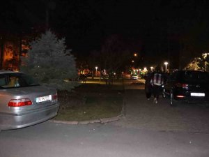 Kayserililer Depremlerin Ardından Akşamı Parklarda Geçiriyor