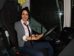 On Yıldır Hostesi Olduğu Otobüse Kaptan Şoför Oldu