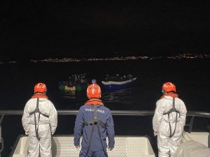 Aydın Açıklarında 35 Düzensiz Göçmen Kurtarıldı, 33’ü Yakalandı