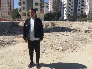 Nöbet Değiştirdi Hayatta Kaldı, Ailesi Yok Oldu