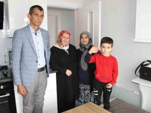 Kahraman Madenciden Alkışlık Hareket: Yeni Evinin Kapısını Depremzede Aileye Açtı