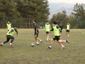 Genç Horozlar, Manisa’yı Puansız Göndermek İstiyor