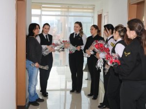 Jandarma Ekipleri Depremzede Kadınların Kadınlar Günü’nü Kutlandı