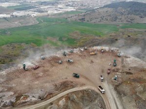 Kahramanmaraş’ta Enkaz Dağları Yükselmeye Devam Ediyor