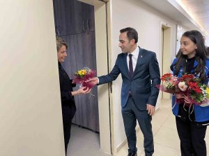 Kyk Yurdunda Kalan Depremzede Kadınların Günü Kutlandı