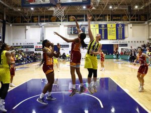 Kadınlar Basketbolda Derbi Heyecanı: Galatasaray - Fenerbahçe