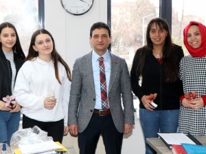 Müdür Parıldar, Personellerinin Kadınlar Günü’nü Kutladı
