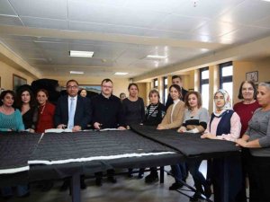 Tunceli’de Depremzedeler İçin Uyku Tulumu Dikimine Başlandı