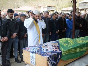 Kocası Tarafından Öldürülen Kadın, Dünya Kadınlar Günü’nde Toprağa Verildi