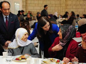 Balçova’da Depremzede Kadınlarla Dayanışma Kahvaltısı
