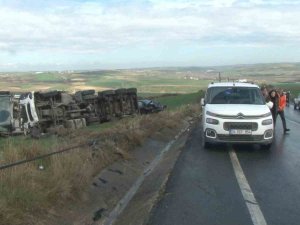 Arnavutköy’de Hafriyat Kamyonu İle Otomobil Çarpıştı: 1 Yaralı