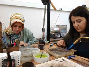 Erkek Ustalar Tarafından 3 Asırdır Üretiliyordu, Artık Kadın Ustalar Da Üretecek