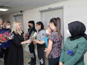Rektör Özkan Depremzede Kadınlarla Bir Araya Geldi