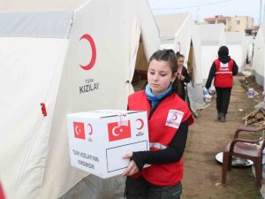 Kadınlar, Türk Kızılay’a Katkı Sağlıyor