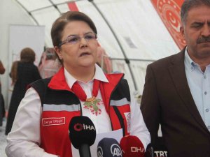 Bakan Yanık Depremzede Kadınları Ziyaret Etti