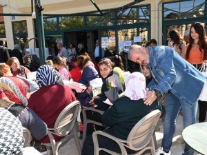 Başkan Sözen’den Depremzede Kadınlara 8 Mart Kutlaması